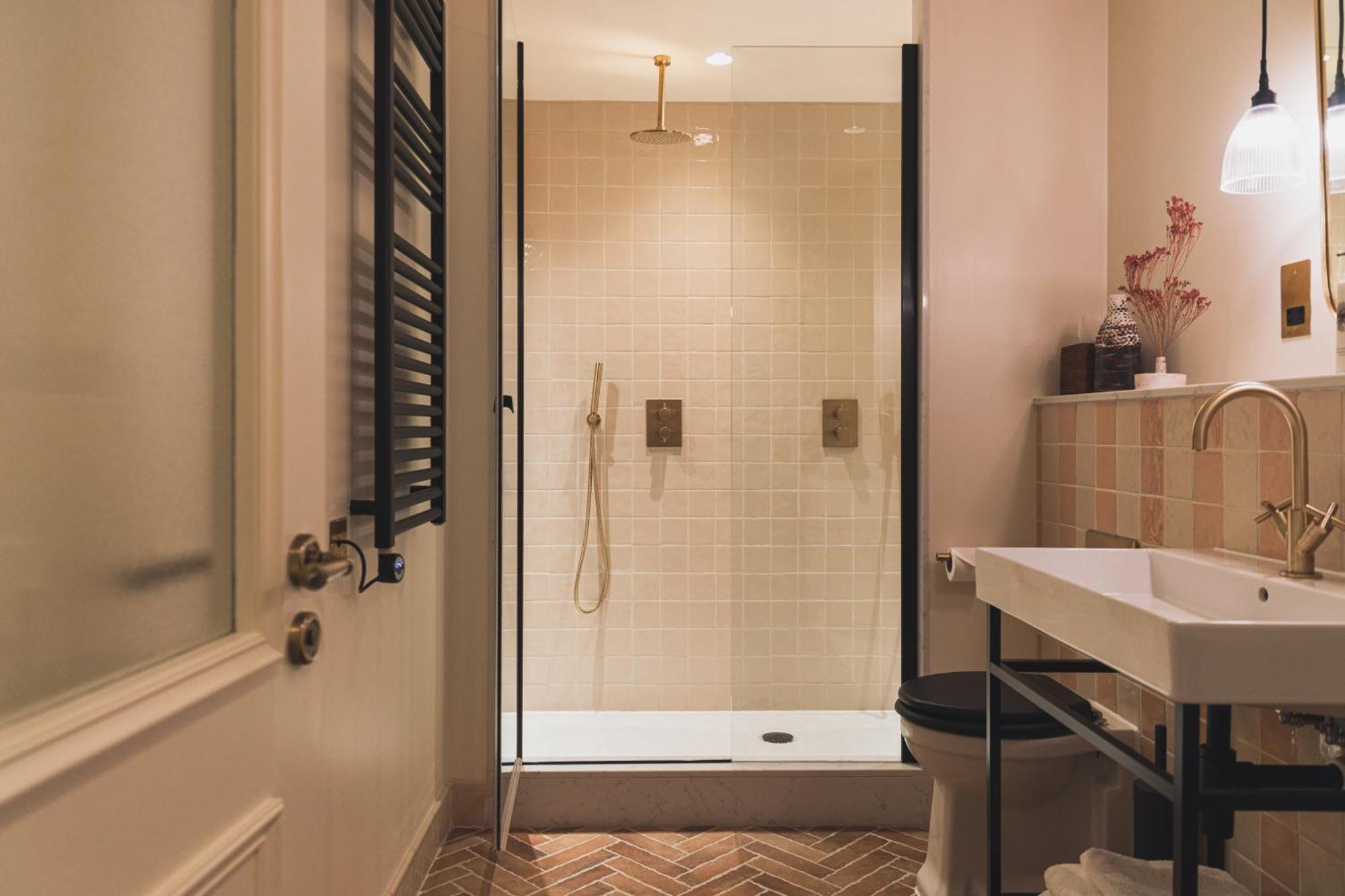Hotel No 42 By Guesthouse, 4*