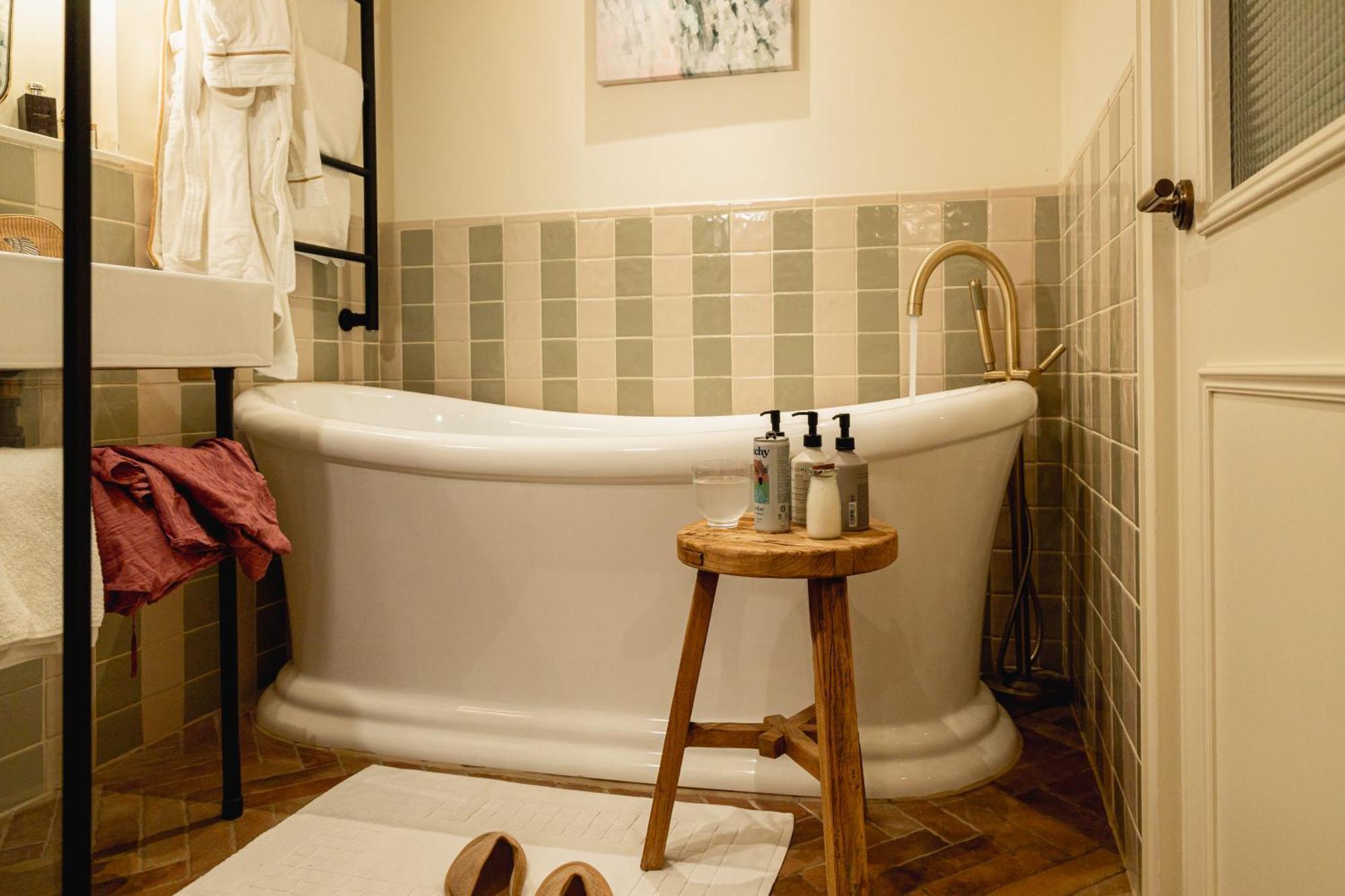 No 42 By Guesthouse, 4*